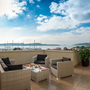 Hotel Rotondo, Donji Seget